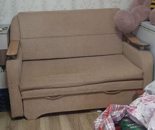Продам мини диван хорошый