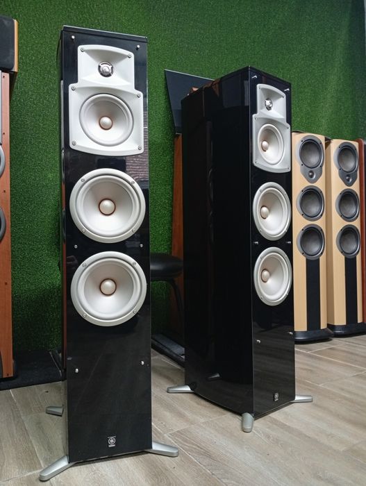 Тонколони YAMAHA NS-555 Black piano liqueur