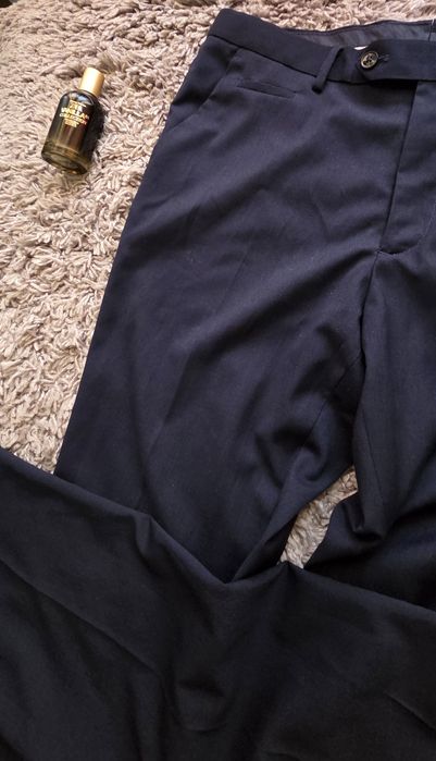 Pantaloni de costum