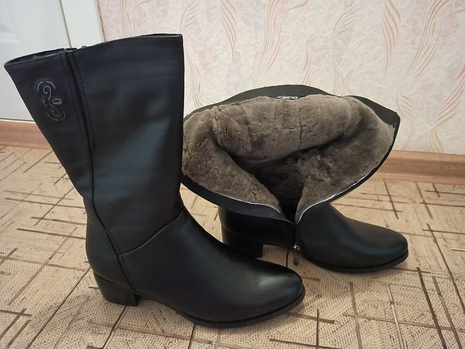 Продам новые женские зимние сапоги 39 размера