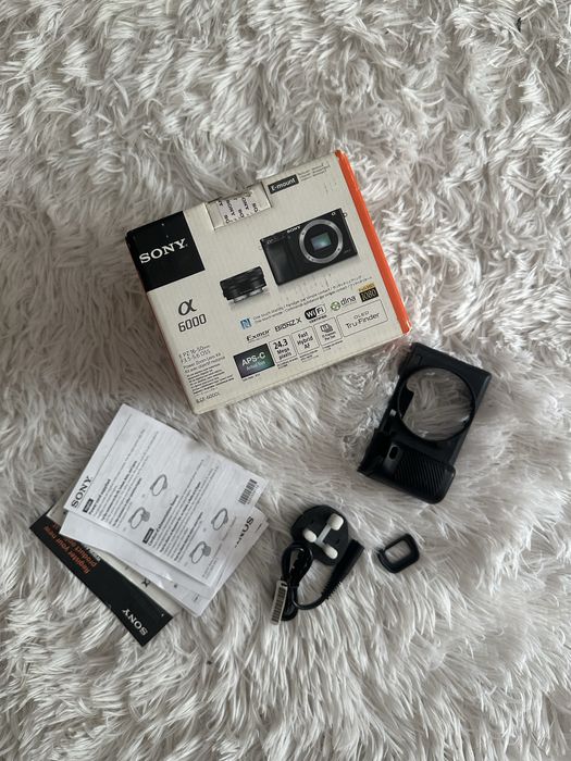 Sony Alpha A6000 + объектив 16–50 мм OSS