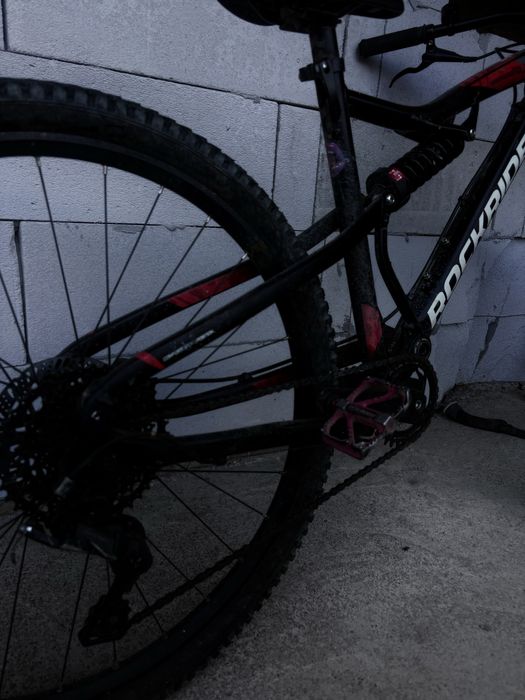 vand bicicleta rockrider st 530 mai multe detalii in pv( bicicleta v a veni cu pedale noi nu cele din poza) pret negociabil