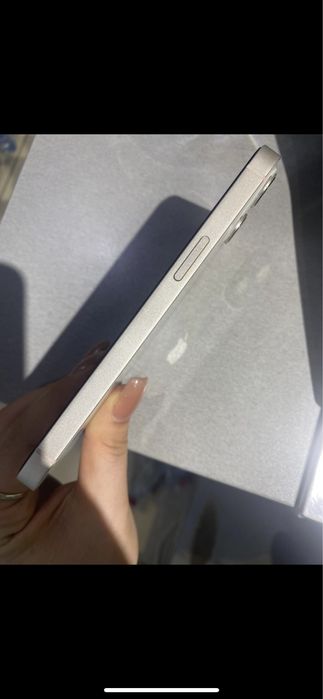 Продам IPhone 13