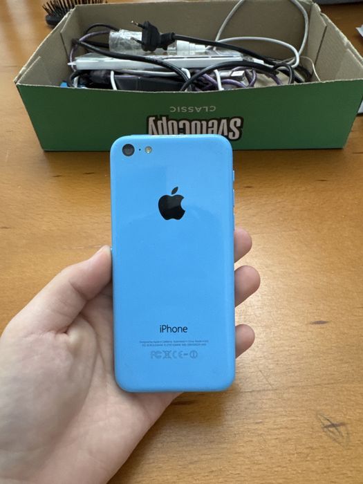 Iphone 5c в хорошем состоянии