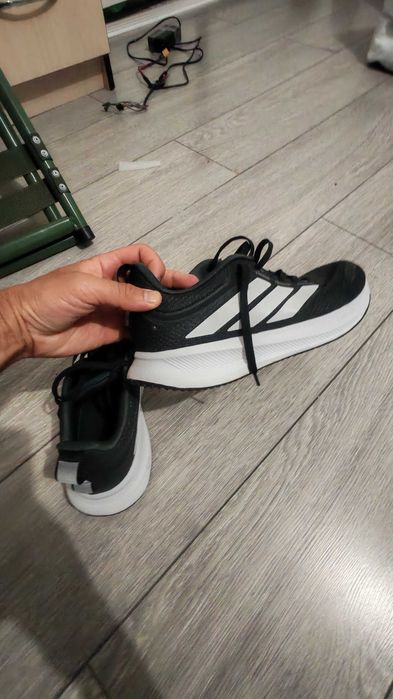 Кроссовки новые adidas j
