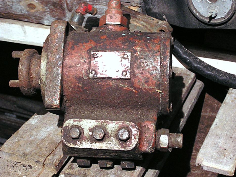 Продам разное,редуктора,емкости