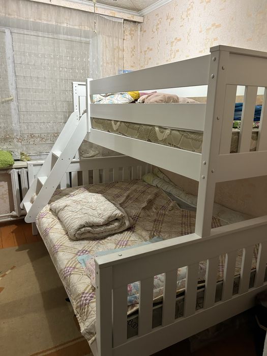 Кровать двухъярусная