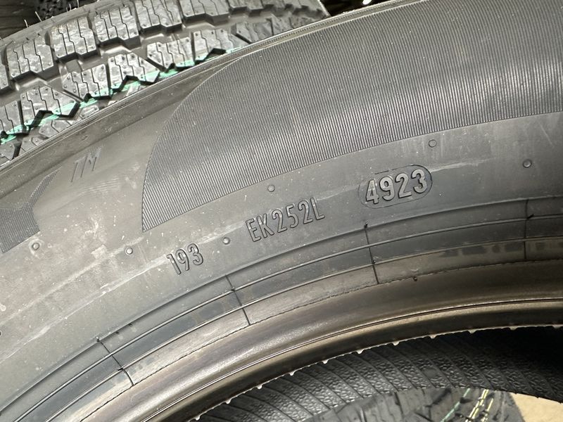 235/55/17 PIRELLI 4бр
