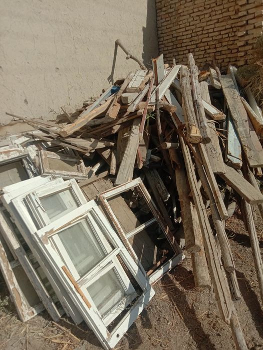 Тахта, чуп ва каламалар сотилади