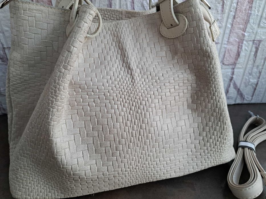 дамска чанта,бежова велурена торба-естествена кожа и велур