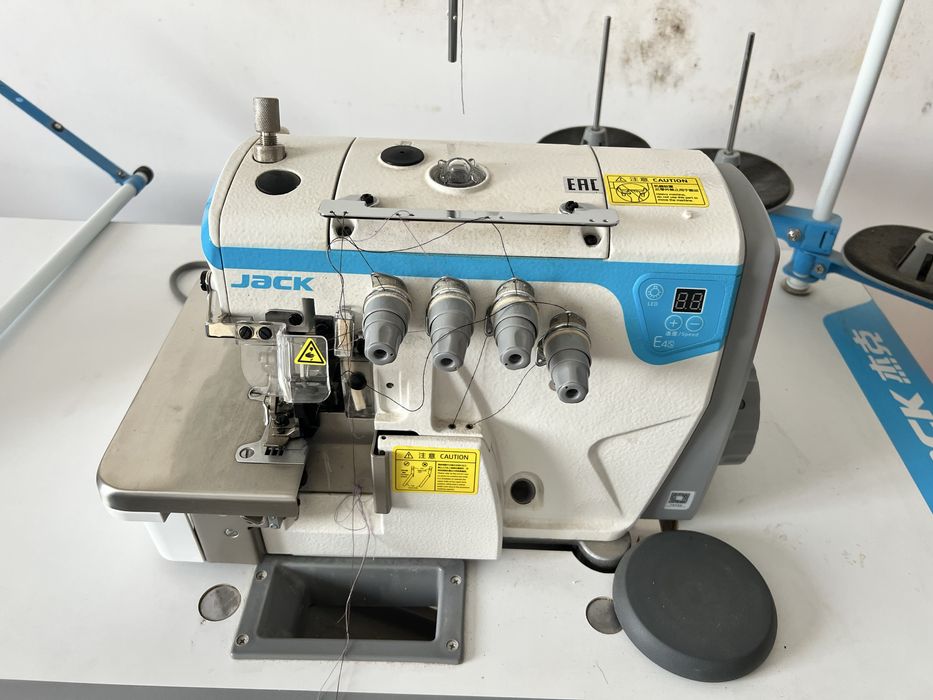 Продам швейную машинку