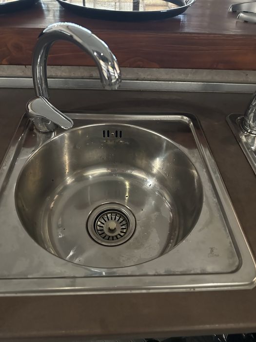 Плот зад бар с 3 мивки