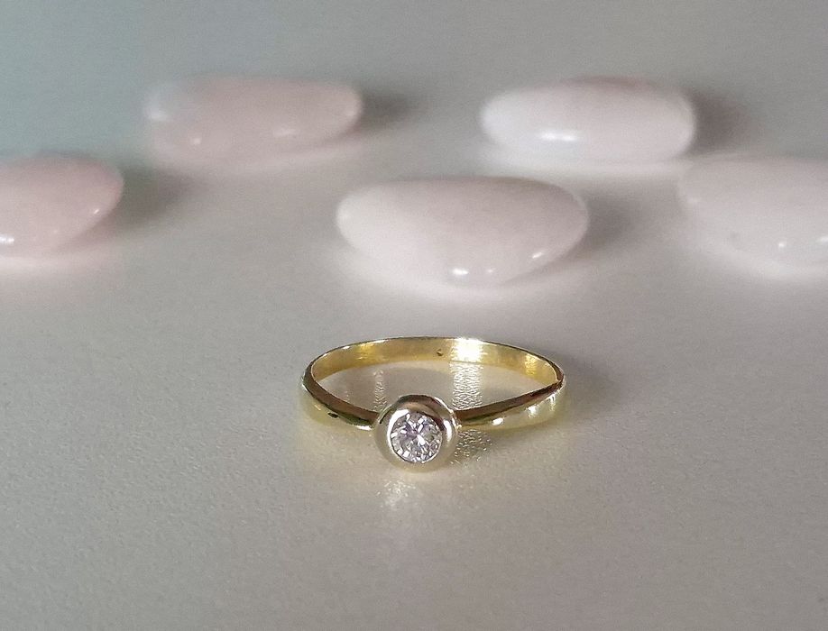 Inel din aur de 14K cu diamant natural certificat