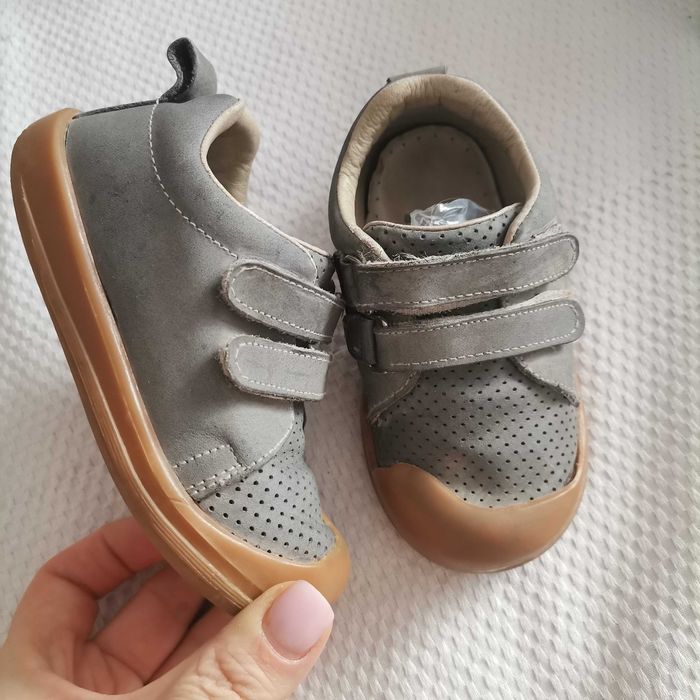 Отдам даром детскую обувь