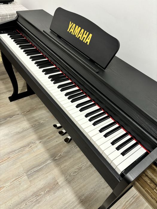 Yamaha новая , в коробке .