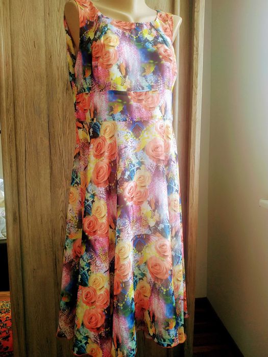 Дамска рокля с рози