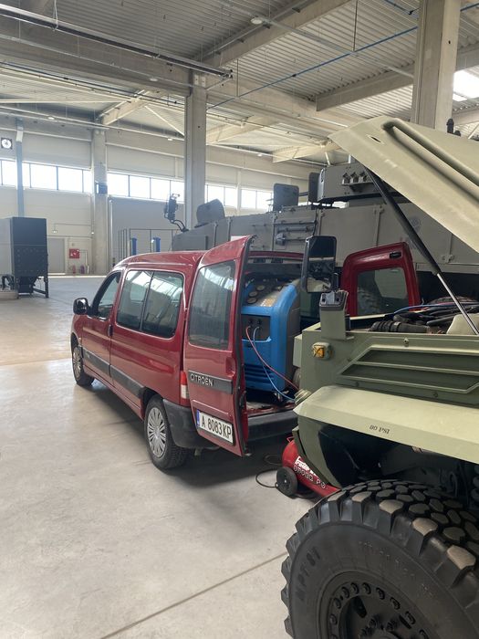 Мобилна станция за автоклиматици зареждане с фреон на място