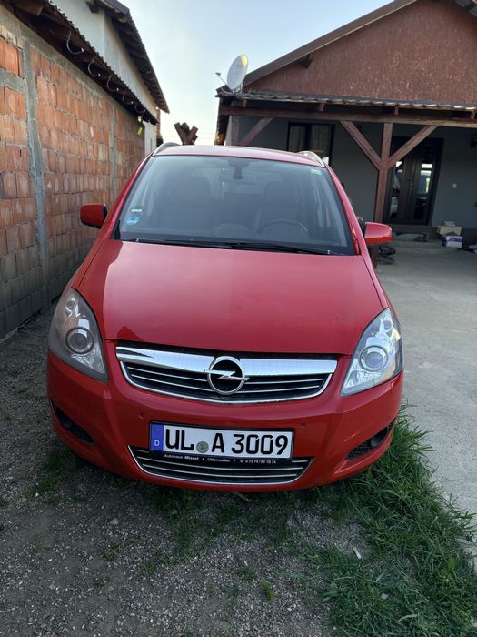 Masina opel zafira
