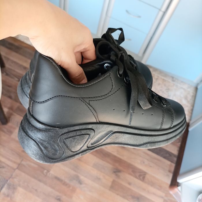 маратонки с платформа/сникърси