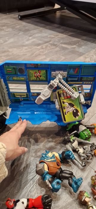 Каравана Ben 10 и герои