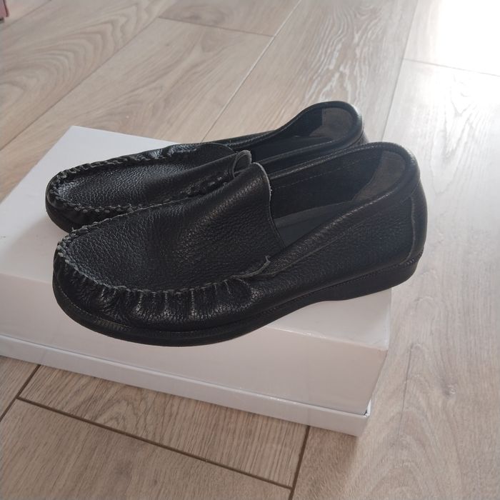 Срочно продам школьную обувь