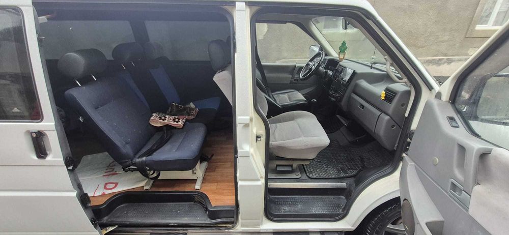 VW Transporter 2.5 TDi 102 Cp cu 8+1 Locuri