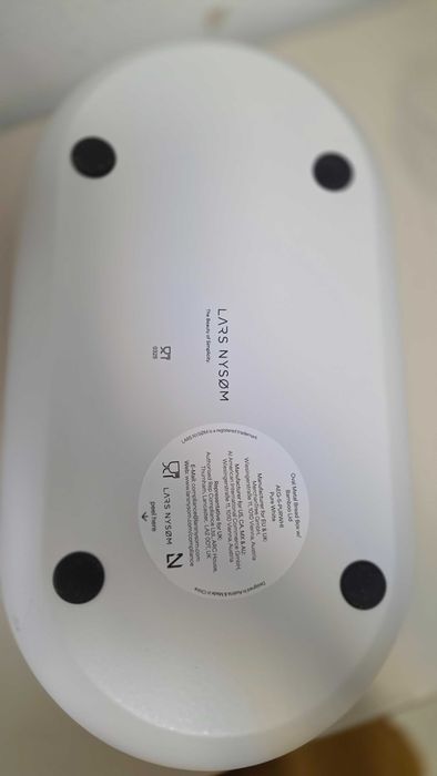 Cutie de pâine Lars Nysøm metal alb cu capac bambus + sac textil