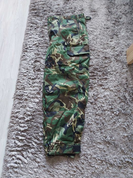 Продавам маскировъчни шуба, риза и клин