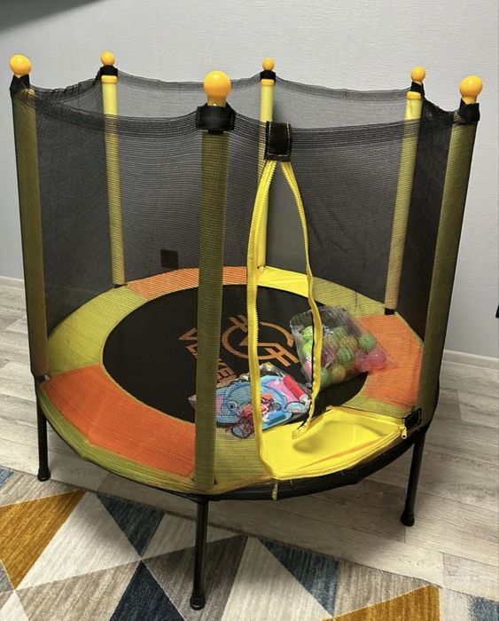 Батут для детей с защитной сеткой