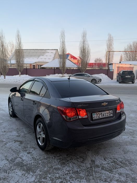 Chevrolet Cruze автомобиль