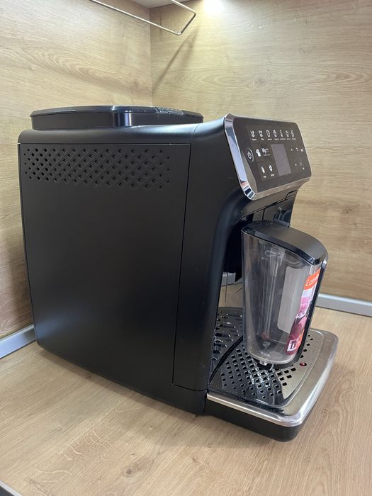 Автоматична кафемашина Philips EP4341 LatteGo