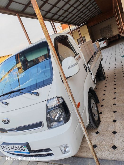 Kia bongo sotiladi 2013 yil