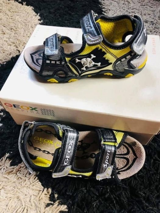 Sandale baiat GEOX-marimea 31,inter20cm,ileduri-lumini,nu CROCS,,Ecco