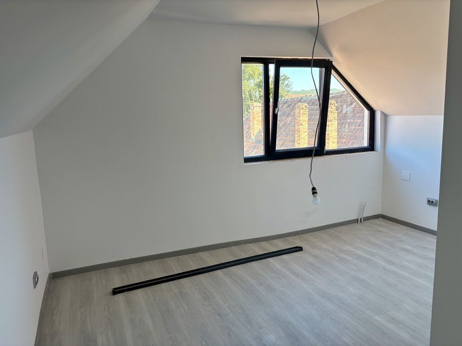 Casa 4 camere , 150 mp utili +Curte 210 mp.Zona||Lupeni