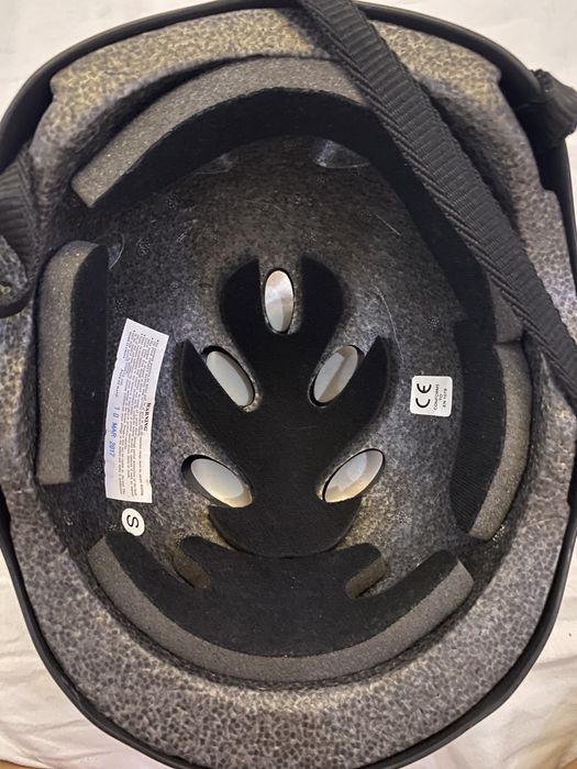 Каска за скейтборт/тротинетка/колело