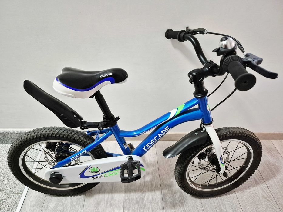 • Bicicleta pentru copii 5-8 ani, roti 16 inch, cu roti ajutatoare si frane pe disc.