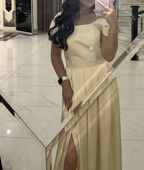 продам вечернее платье (цвет Айвори)