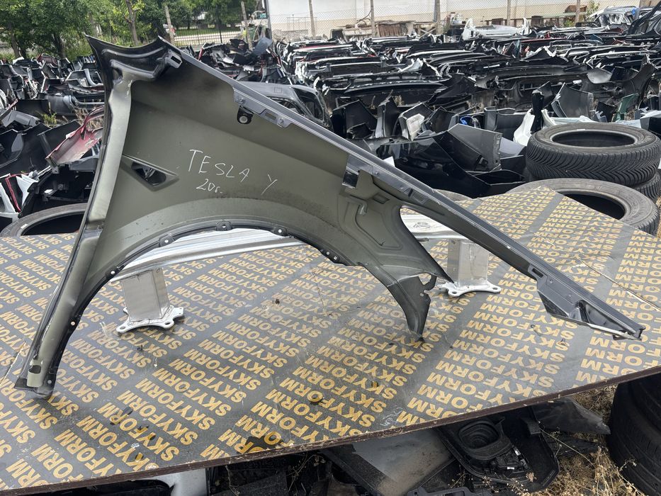 Калник Tesla Model Y