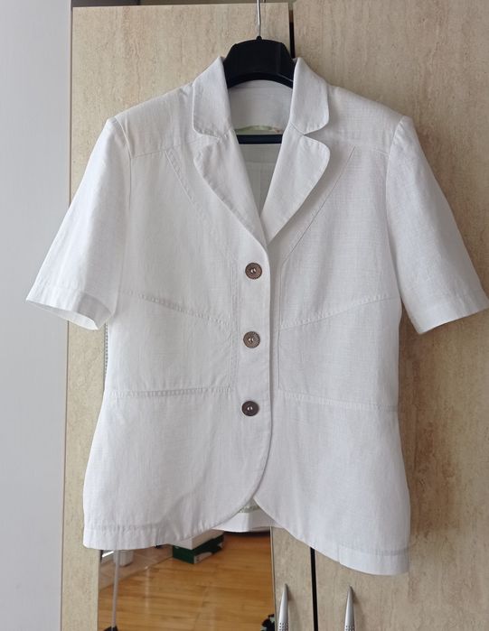 Стилен костюм от 100% лен, нов, размер L, цена 23 евро/45 лв