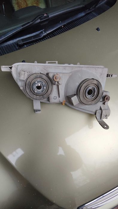 Фара правая Toyota GAIA