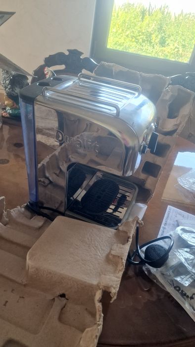Dualit coffe machine in condiții foarte bune adusa din Anglia se poate flosi si cu capsule si cafea macinata
