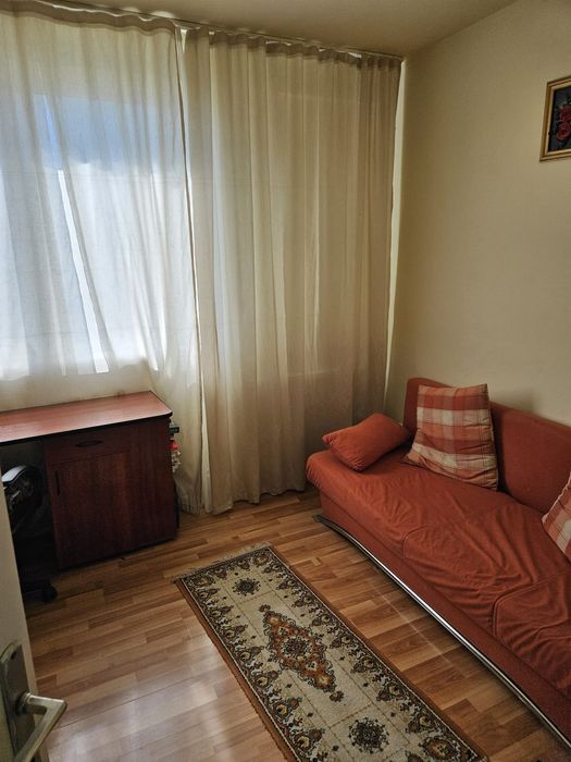 Închiriez ap 4 camere BLV. Dacia