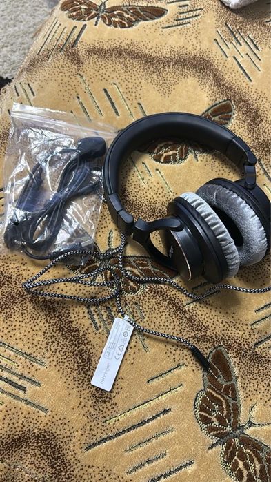Продам новые наушники BEHRINGER BH470U