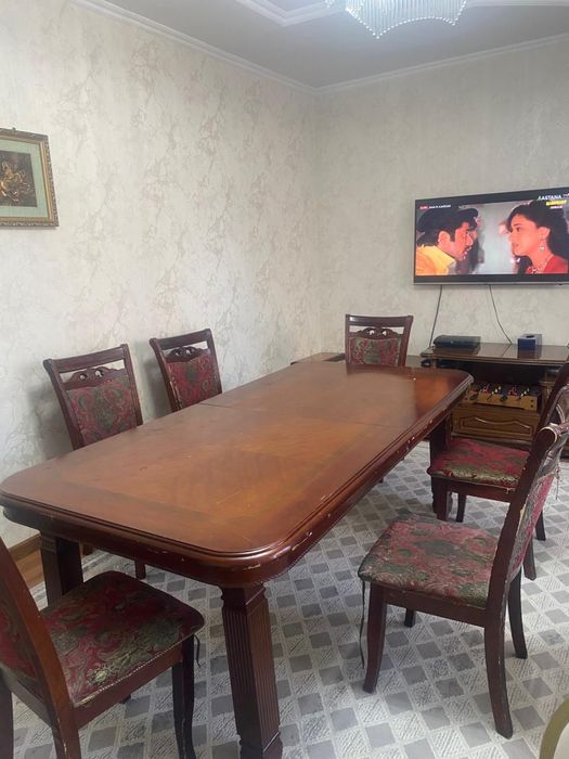 СРОЧНА ПРОДАМ Стол со стульями.