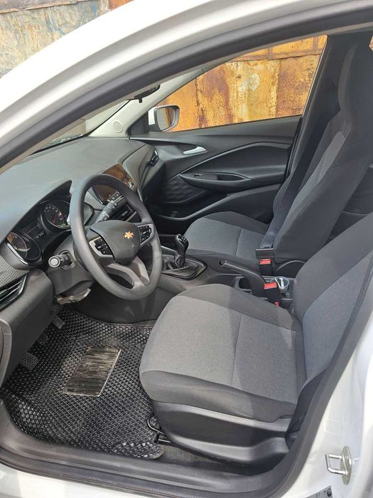 Продаю Chevrolet Onix 2025 1LS MT (1поз.)