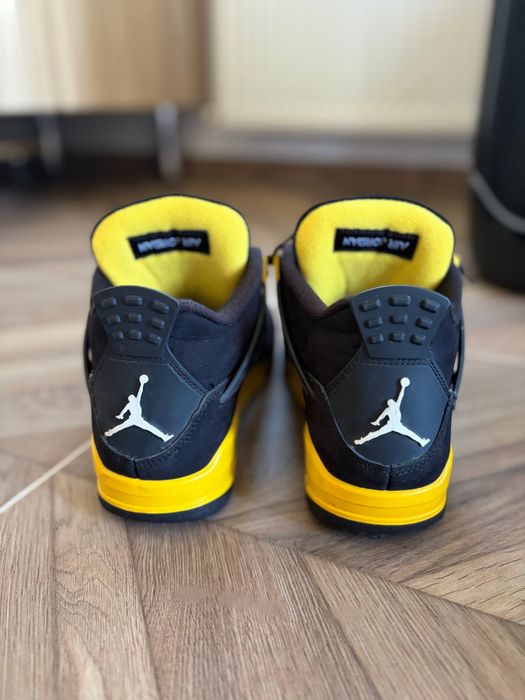 Adidasi Air Jordan 4