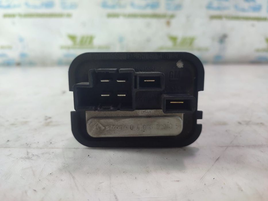 Releu ventilator bord 90566802 Opel Astra H [2004 - 2007] 1.4 benzina