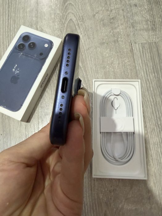 Продам iphone 17 pro blue 256 gb