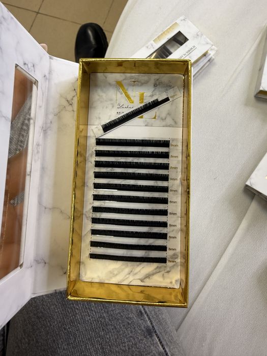 Продавам пинсети и мигли