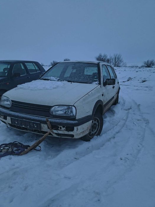 Две голф3 1,6-1,4 може цели може и на части